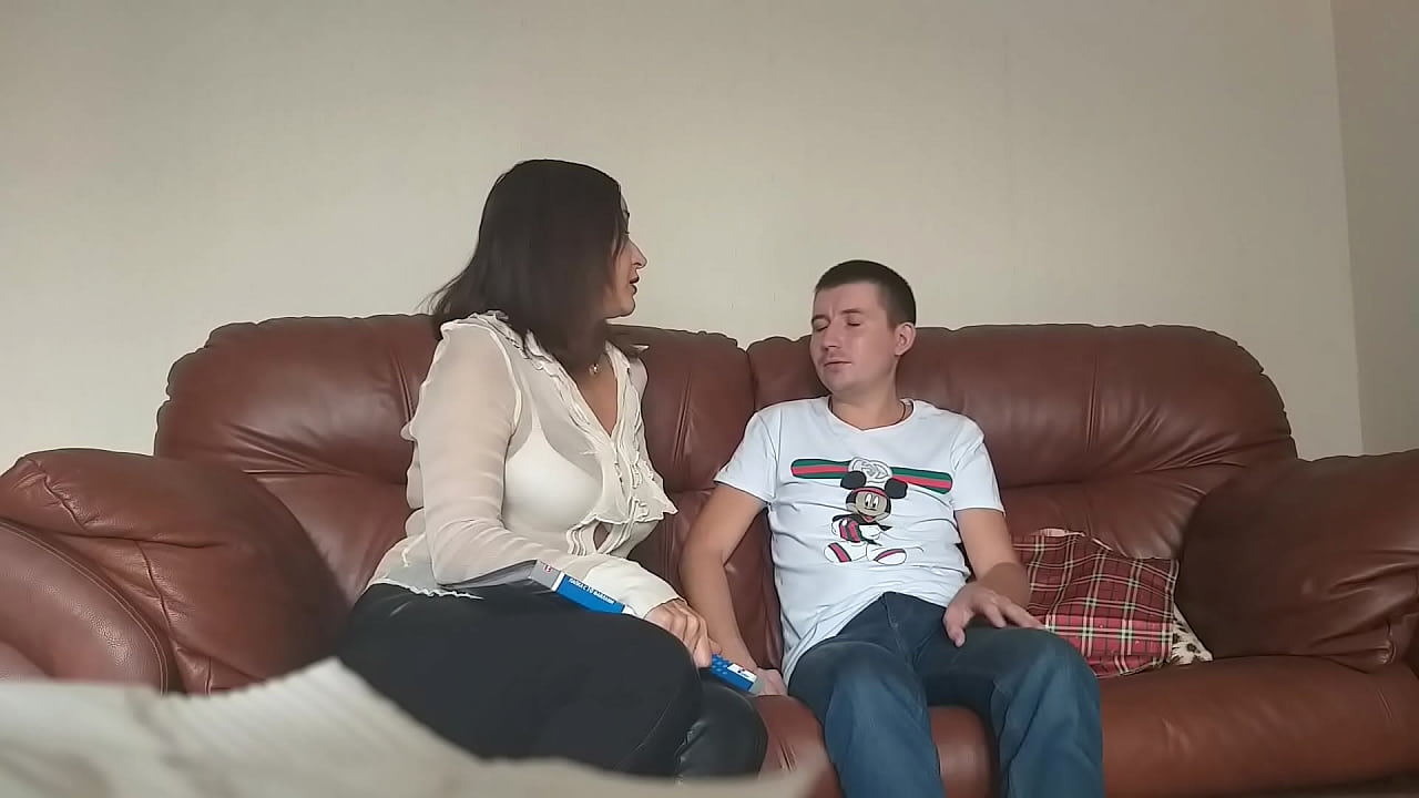 Nxënës i turpshëm e qiu mësuesin e pangopur (Milf Alina Tumanova)