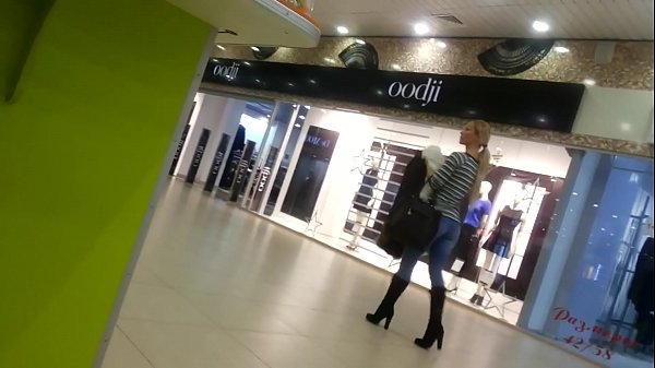 Zogjë e lezetshme në supermarket.